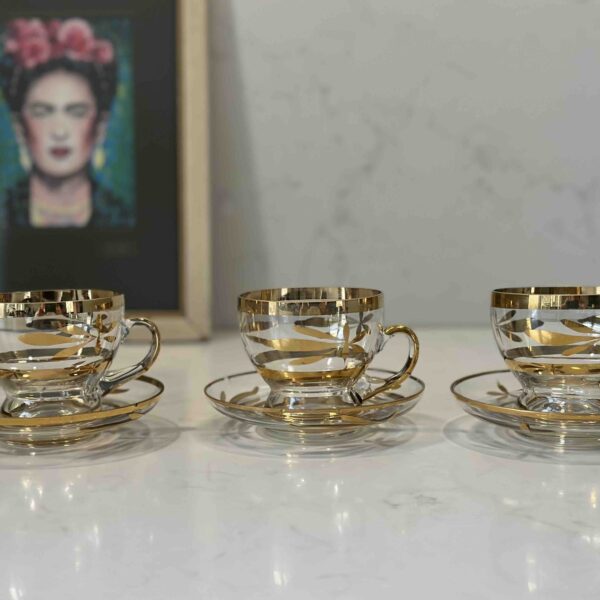 Vergulde thee- koffiekopjes