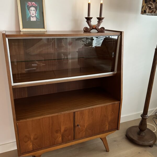 Mid-Century Modern dressoir of vitrinekast