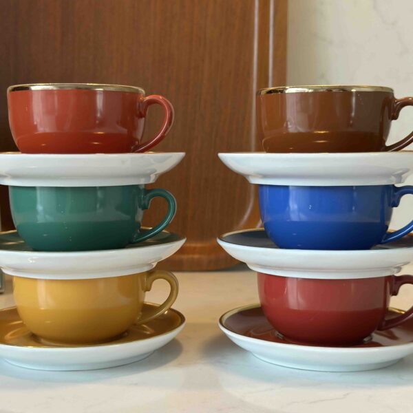 6 kleurrijke kop-en-schotels van Mitterteich Bavaria,