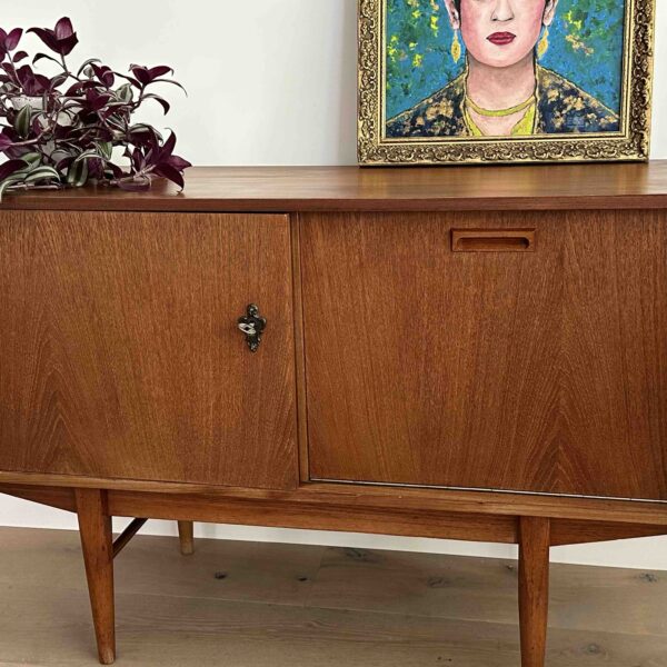 Vintage teak dressoir